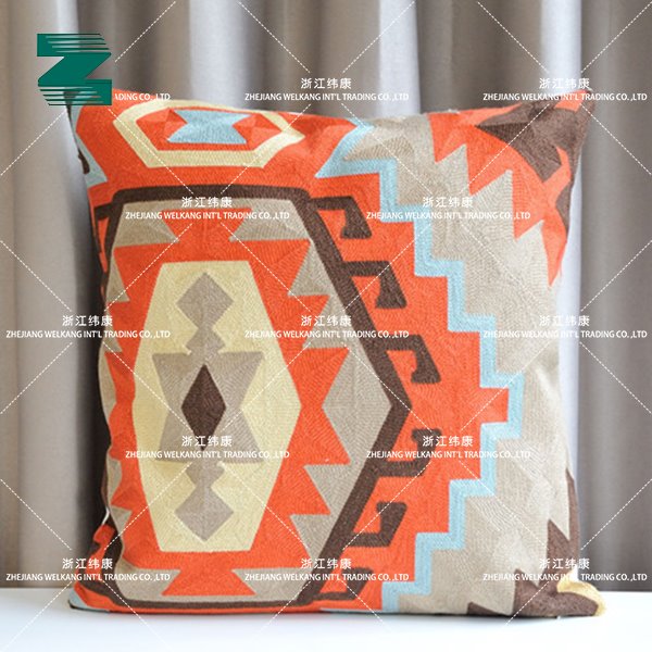 Bantal Dekoratif Bordir Penuh