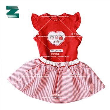 Blus Untuk Anak-Anak Dengan Karya Seni Embel
